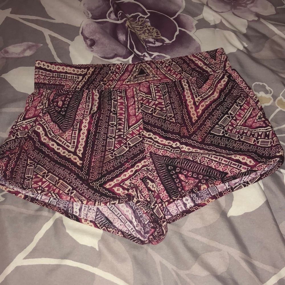 Patterned loose fitting shorts
